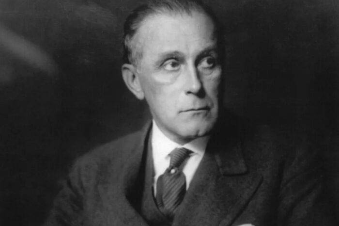Ο αρχιτέκτονας Adolf Loos, πρόδρομος της μινιμαλιστικής αρχιτεκτονικής και της λογικής της αφαίρεσης