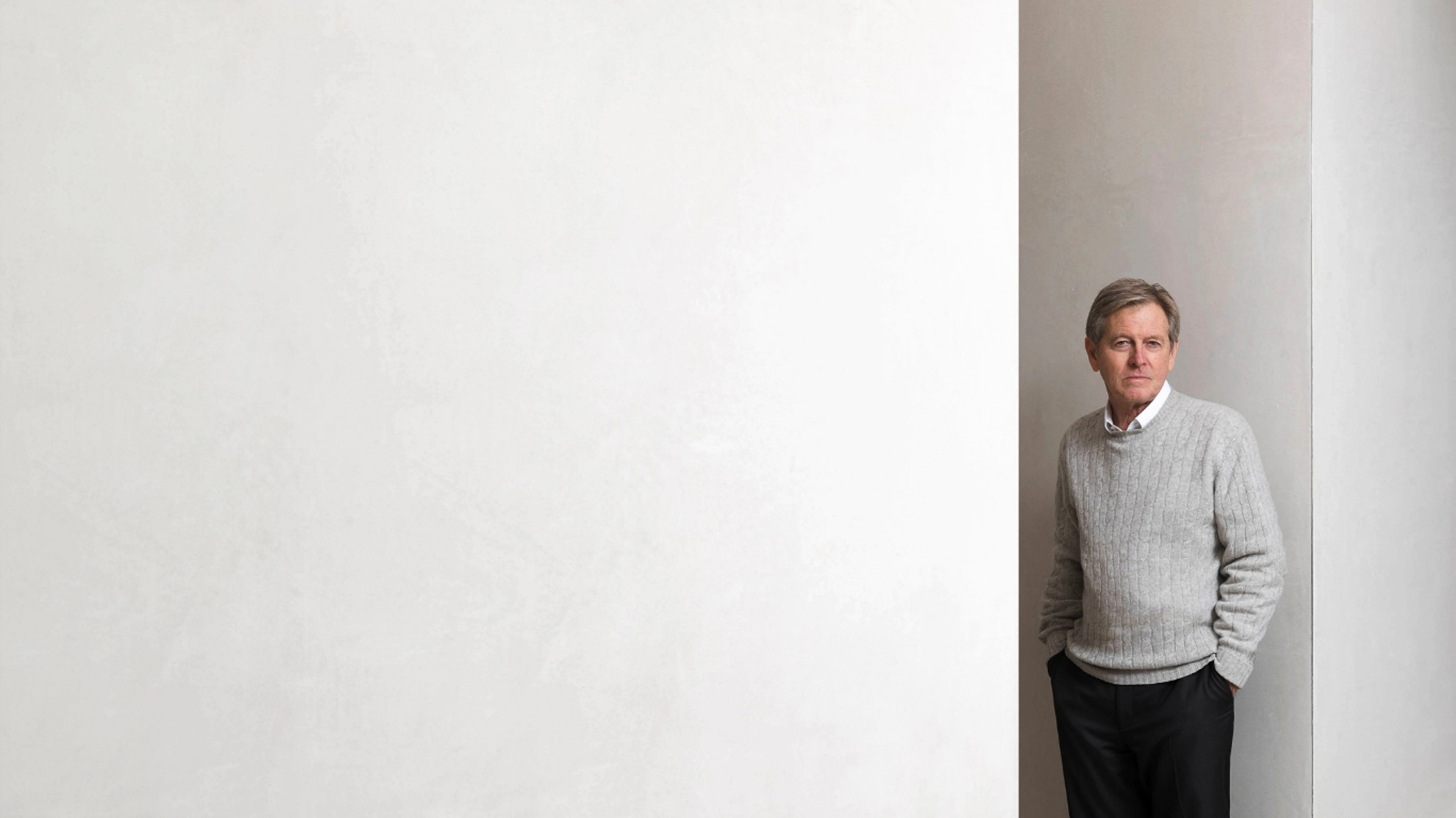 Ο αρχιτέκτονας John Pawson δημιουργός του μοναστηριού Nový Dvůr στην Τσεχία και εκπρόσωπος της μινιμαλιστικής αρχιτεκτονικής