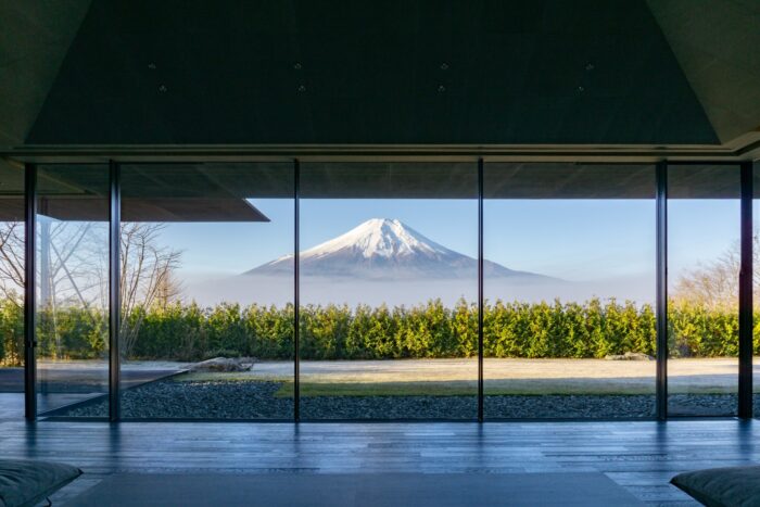 Mt.Fuji Residence με τα μεγάλα ανοίγματα επιτυγχάνεται η σύνδεση εσωτερικού – εξωτερικού χώρου 